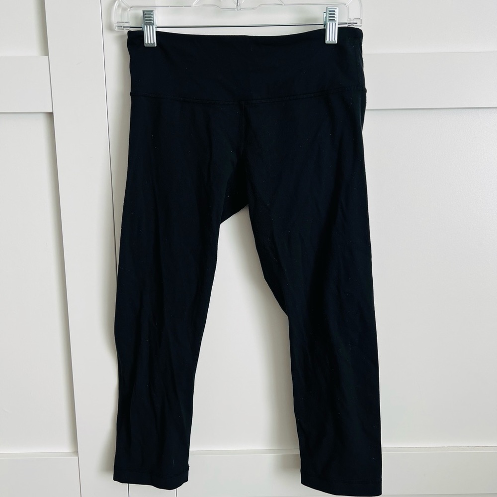 Lululemon Size 6 cropped Athletic Leggings